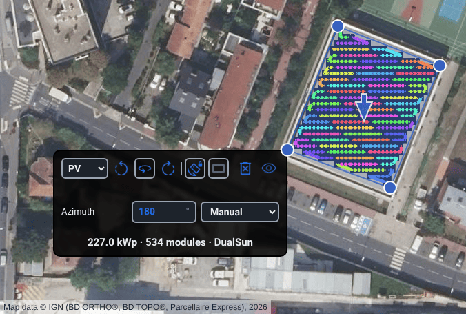 An aerial photograph of a flat sports-hall roof outlined as a polygon filled with rows of solar modules, coloured by string, with the polygon card beside it showing the azimuth and the array size.